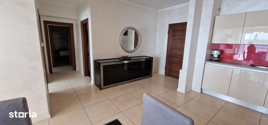 Apartament cu 3 camere decomandat în Cazino