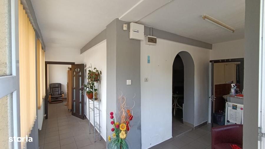 Casă cu 4 camere decomandat cu Teren 200 Mp în Central