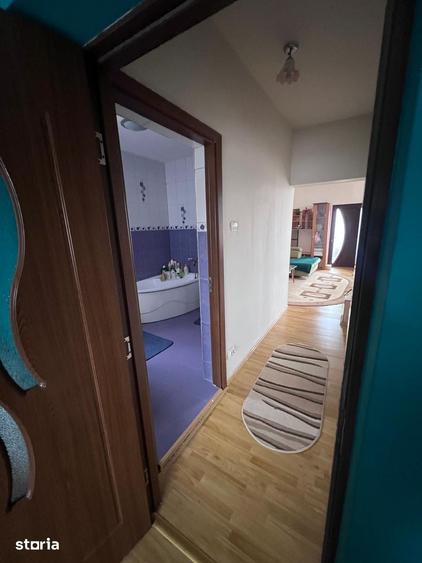 Casă cu 8 camere cu Teren 216 Mp în Afumați