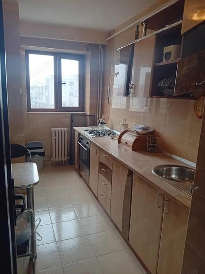 Apartament cu 3 camere decomandat în Micro 21