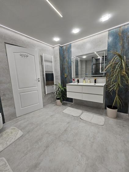 Casă individuală cu 4 camere cu Canalizare în Central
