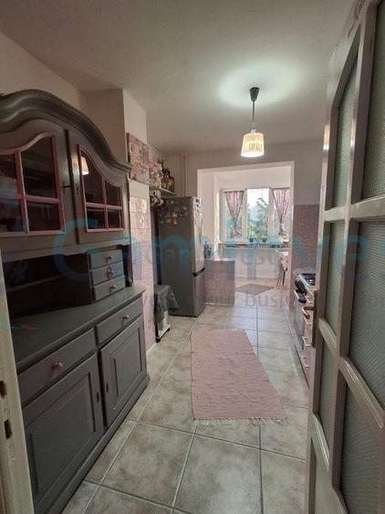 Apartament cu 4 camere decomandat, mobilat în Sânmartin