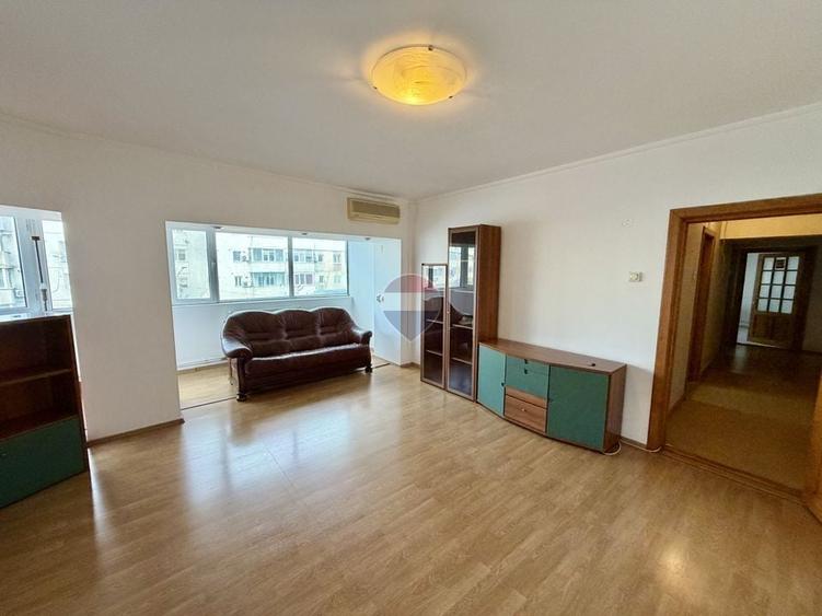 Apartament cu 3 camere decomandat în Central
