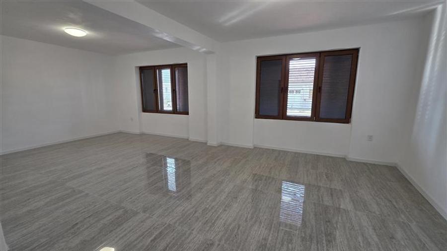 Spațiu comercial, de 130 mp, în Răcășdia