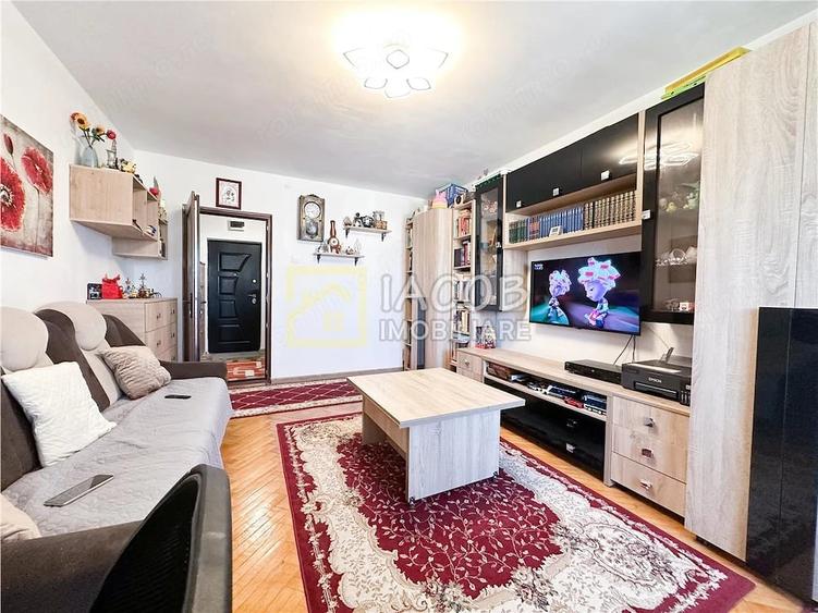 Apartament cu 2 camere decomandat în Cornișa