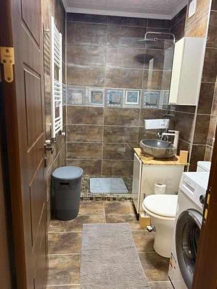 Apartament cu 3 camere decomandat, mobilat în Nord-Est