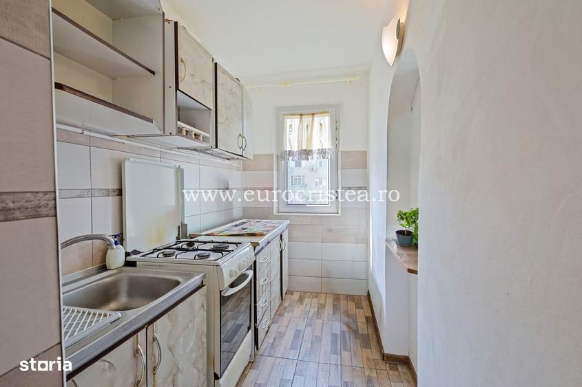 Apartament cu 4 camere semidecomandat în Central