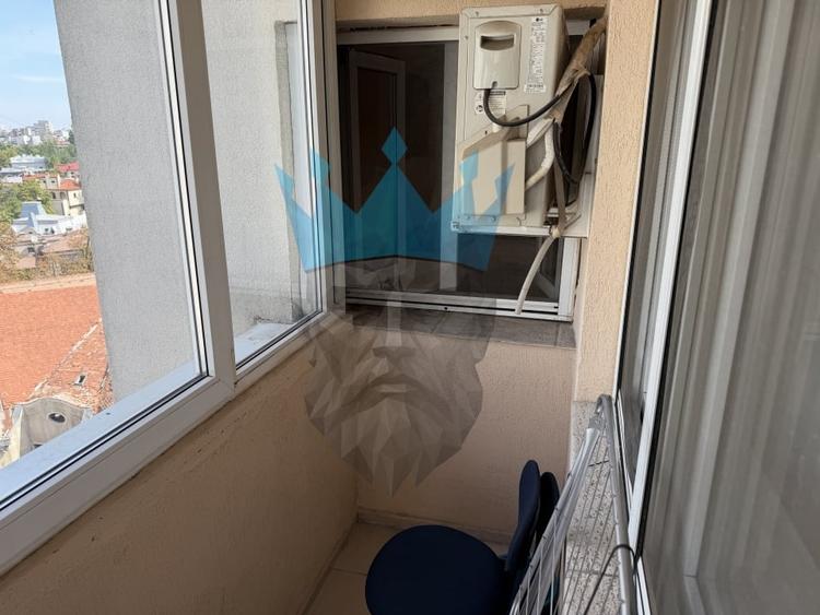 Apartament cu 3 camere semidecomandat, mobilat în P-ța Romană