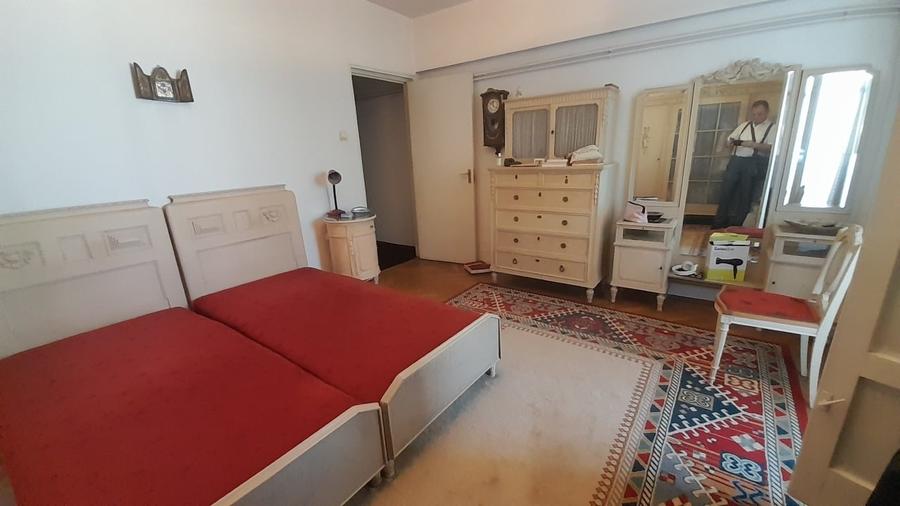 Apartament cu 3 camere decomandat în Victoriei