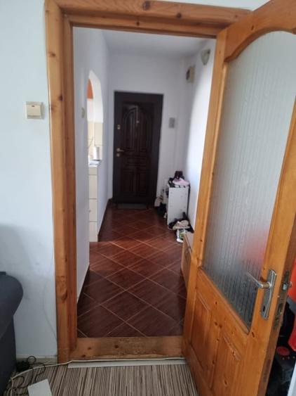 Apartament cu 2 camere semidecomandat, mobilat în Sud