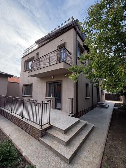 Casă cu 4 camere în Exterior Vest