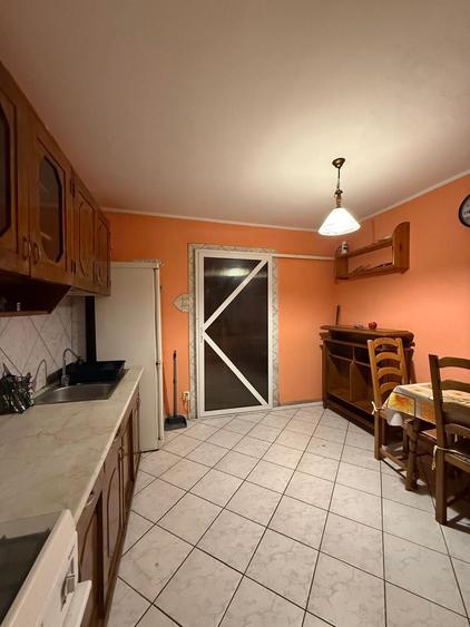 Apartament cu 4 camere decomandat în Ultracentral