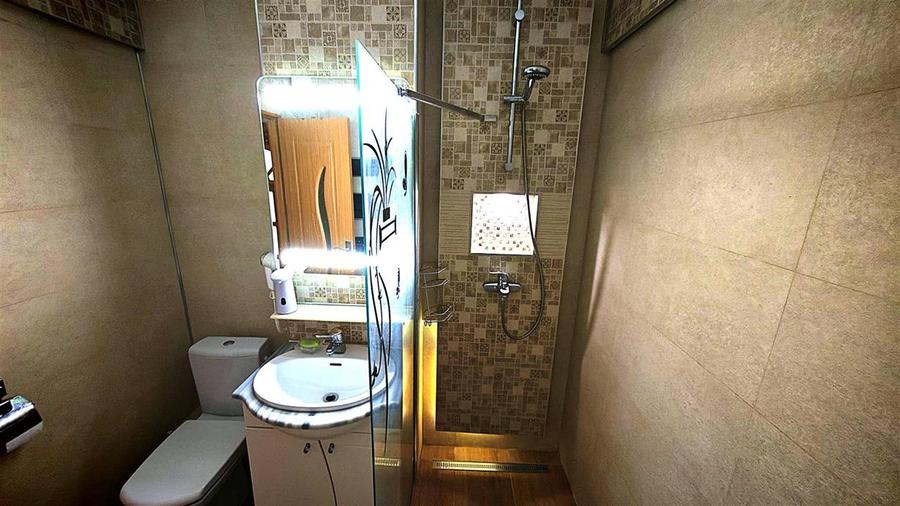 Apartament cu 2 camere decomandat, mobilat în Broșteni