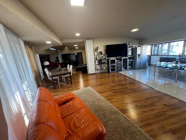 Inchiriez penthouse Et 3 - 3