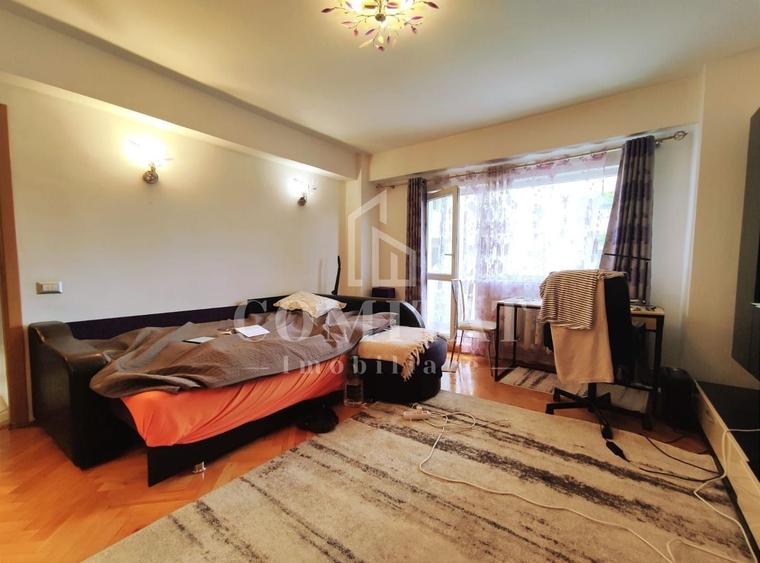 Apartament cu 3 camere decomandat, mobilat în Central