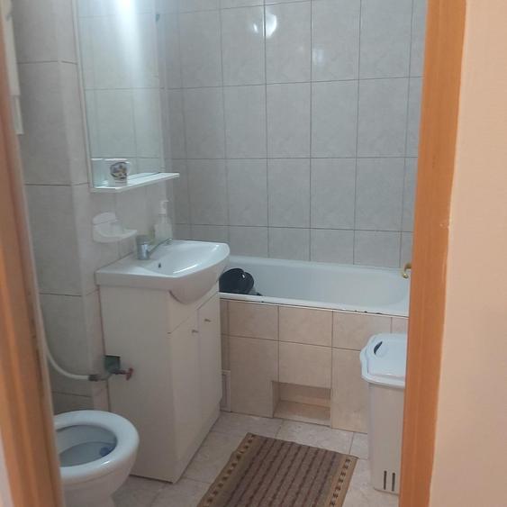 Apartament cu 2 camere semidecomandat în 13 Decembrie