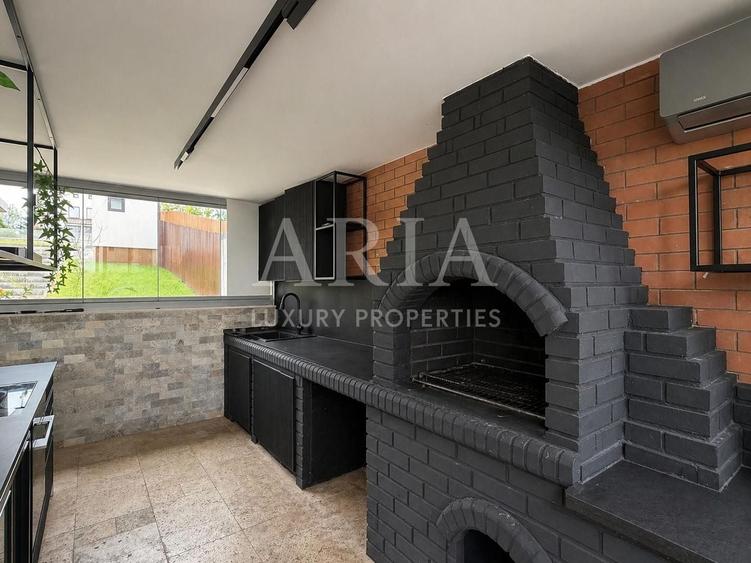 Casă individuală cu 5 camere cu Piscina în Ciofliceni