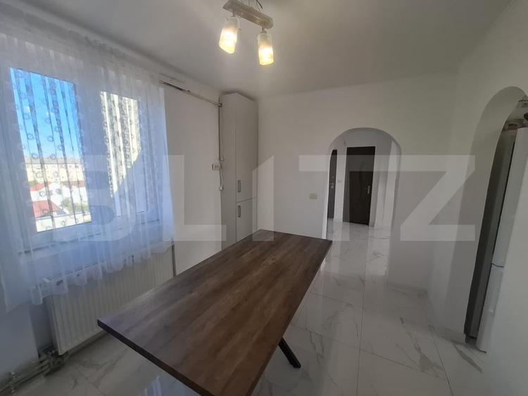 Apartament cu 3 camere semidecomandat, mobilat în Cloșca