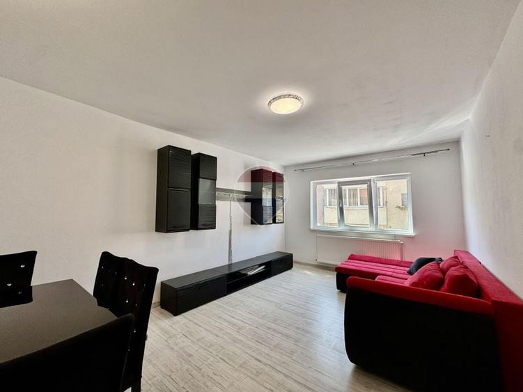 Apartament cu 3 camere decomandat, mobilat în Central