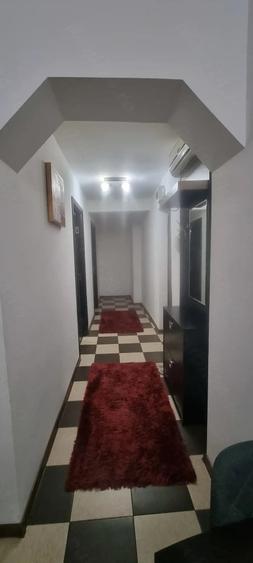 Apartament cu 3 camere decomandat în Cet