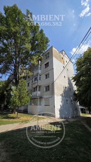 Apartament cu 3 camere semidecomandat, mobilat în Central