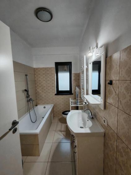 Apartament cu 3 camere semidecomandat în Mogoșoaia