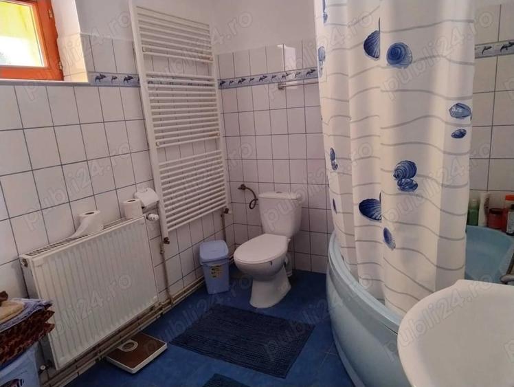 Casă cu 5 camere cu Teren 1100 Mp în Petrești