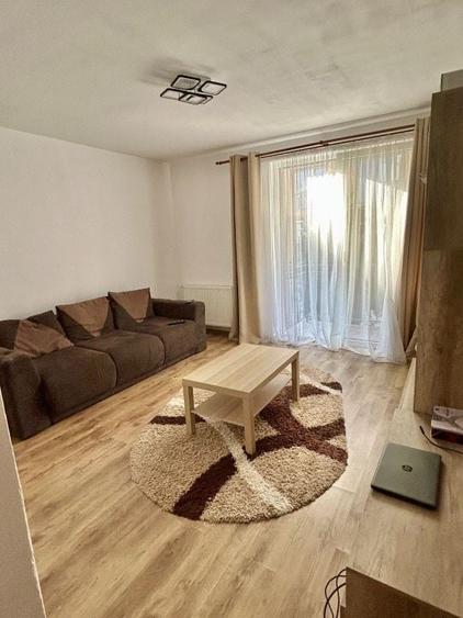 Apartament cu 2 camere decomandat în Florești