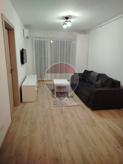 Apartament cu 2 camere semidecomandat, mobilat în UTA