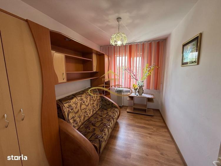 Apartament cu 3 camere semidecomandat în Central