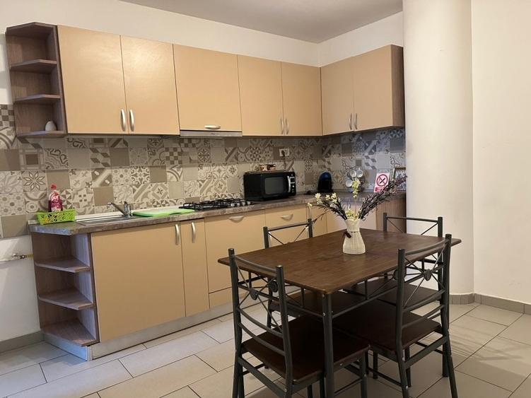 Apartament cu 2 camere decomandat, mobilat în Central