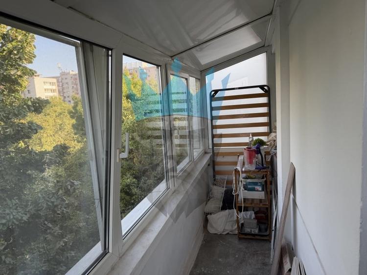Apartament cu 3 camere semidecomandat, mobilat în Parcul Circului