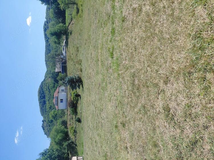 Teren de 3600 mp, în Vultureni