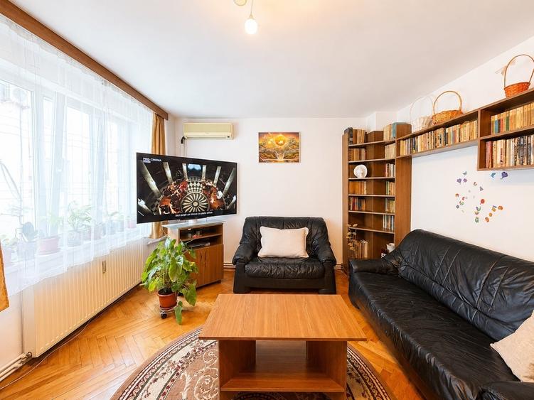 Apartament cu 4 camere decomandat, mobilat în Lipovei