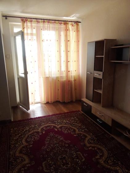 Garsonieră decomandată în Rogerius