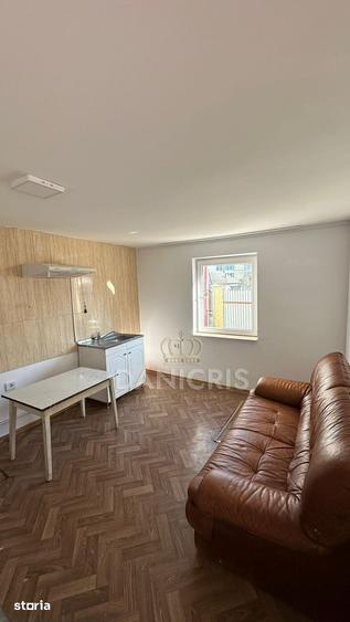 Casă cu 3 camere decomandat cu Teren 275 Mp în Palas