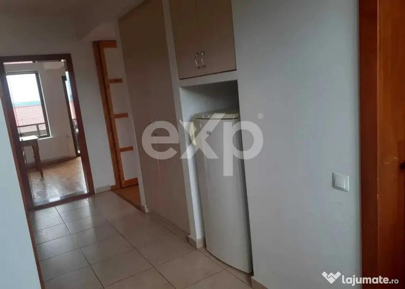 Apartament cu 3 camere semidecomandat în Europa