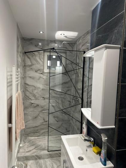 Apartament cu 2 camere decomandat, mobilat în Central