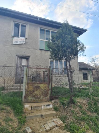 Casă cu Teren 1300 Mp în Probota