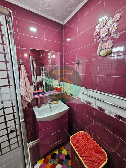Apartament cu 3 camere decomandat în Est