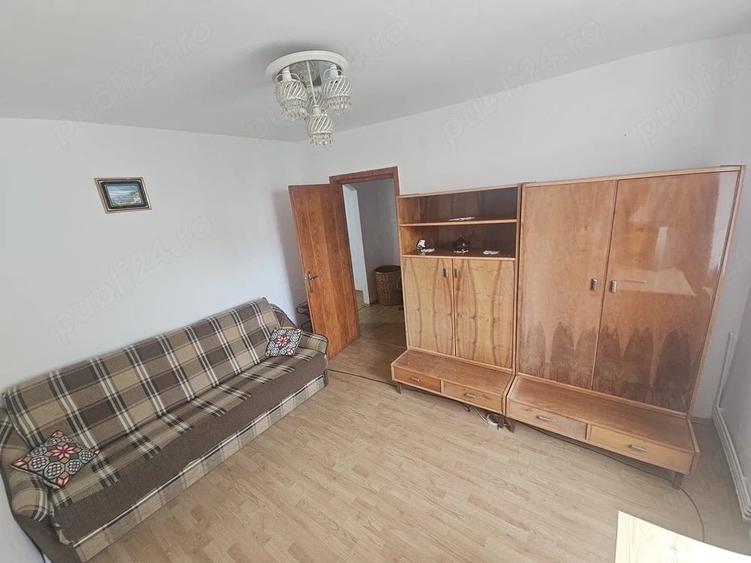 Apartament cu 3 camere semidecomandat în Luncă