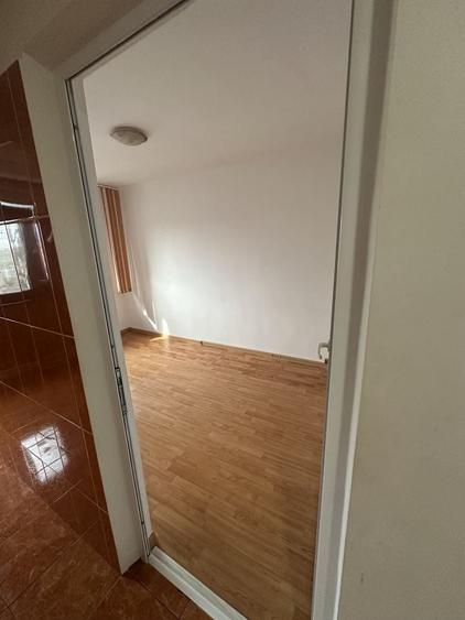 Apartament cu 3 camere semidecomandat în Hipodrom