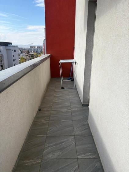 Apartament cu 3 camere decomandat, mobilat în Tractorul