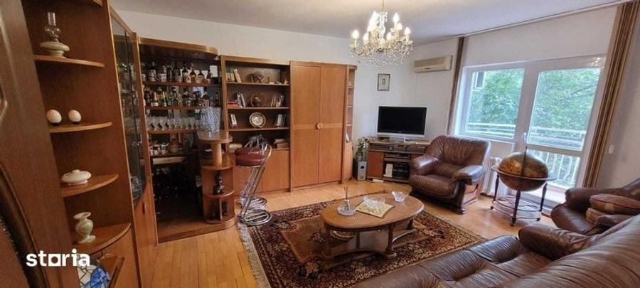 Apartament cu 3 camere decomandat în Rahova