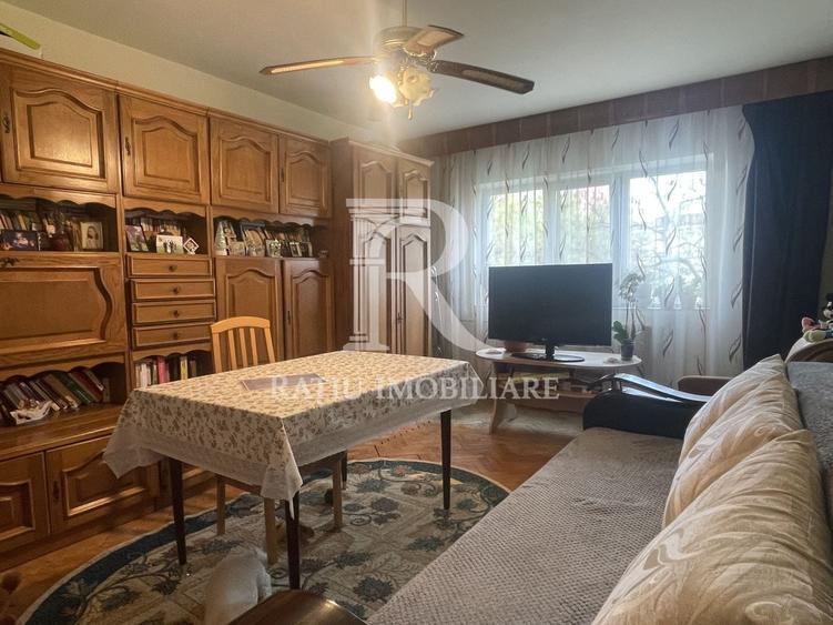 Apartament cu 3 camere decomandat, mobilat în Calea Aradului