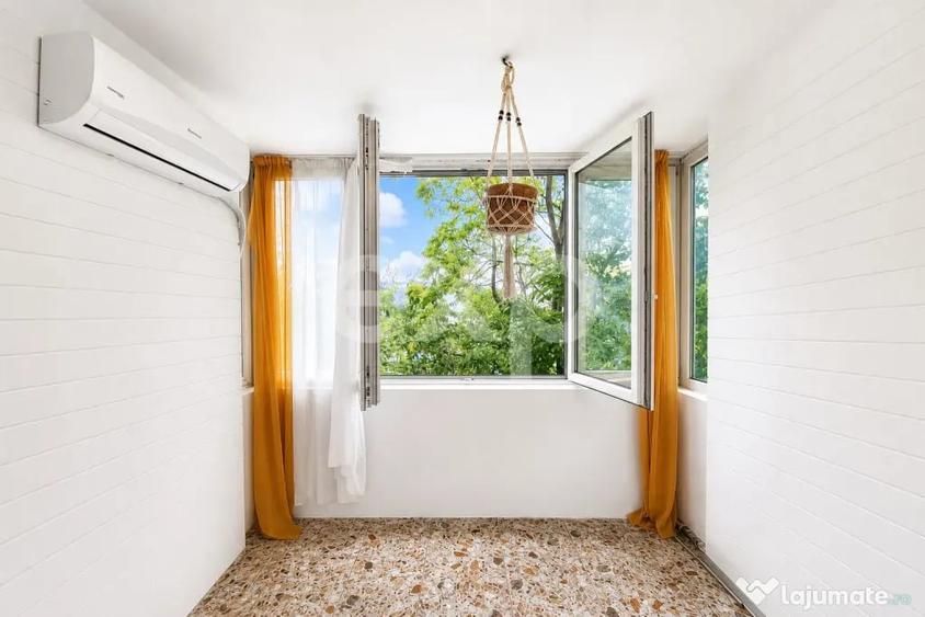 Apartament cu 4 camere decomandat în Punctele Cardinale
