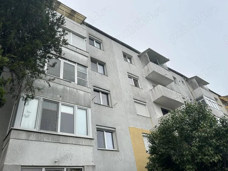 Apartament cu 2 camere semidecomandat, mobilat în Central