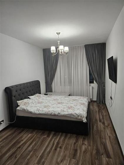 Apartament cu 2 camere decomandat în Tractorul