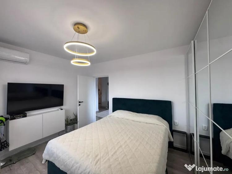 Apartament cu 3 camere semidecomandat în Dâmbul Rotund