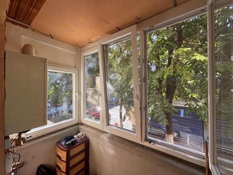 Apartament cu 3 camere semidecomandat, mobilat în UTA
